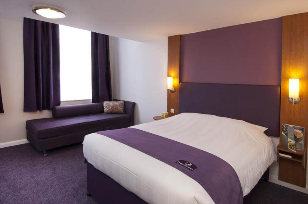 Premier Inn London Gatwick Airport - Manor Royal كرولي المظهر الخارجي الصورة