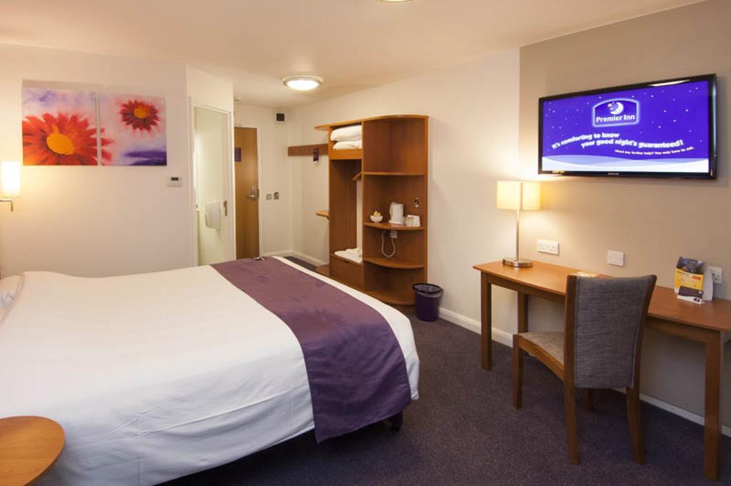 Premier Inn London Gatwick Airport - Manor Royal كرولي المظهر الخارجي الصورة