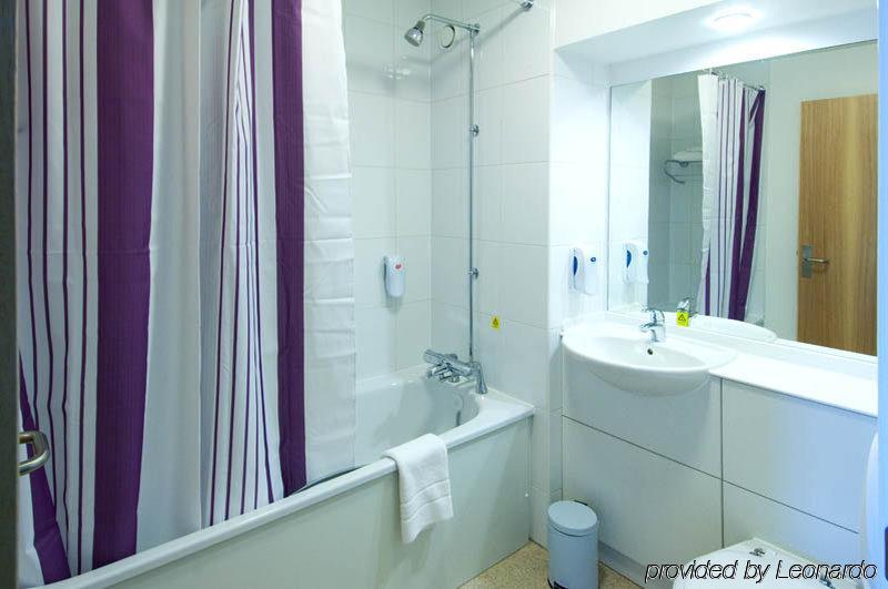 Premier Inn London Gatwick Airport - Manor Royal كرولي المظهر الخارجي الصورة