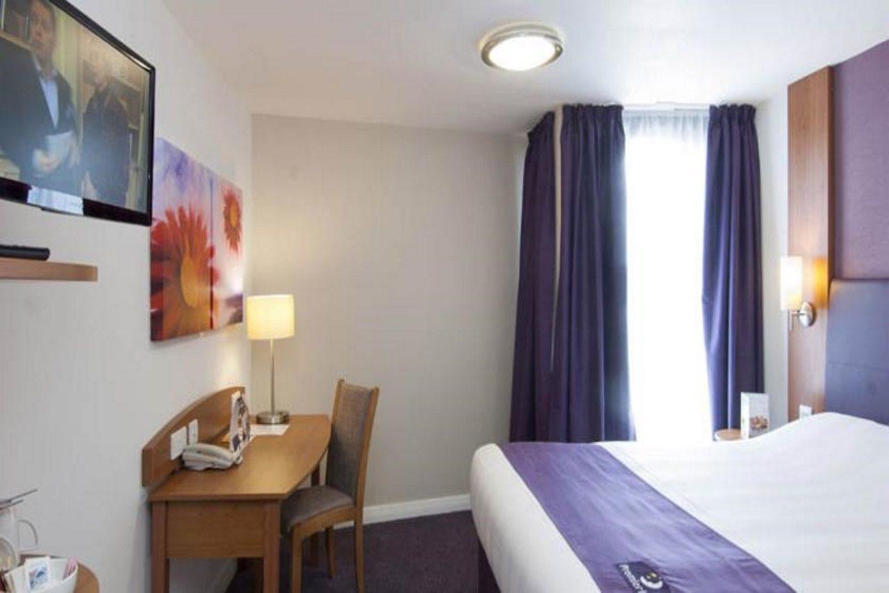 Premier Inn London Gatwick Airport - Manor Royal كرولي المظهر الخارجي الصورة
