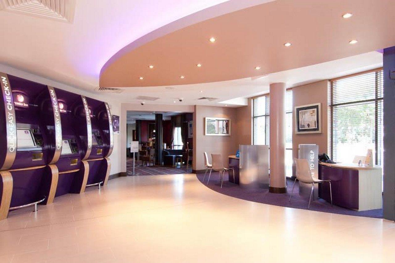 Premier Inn London Gatwick Airport - Manor Royal كرولي المظهر الخارجي الصورة