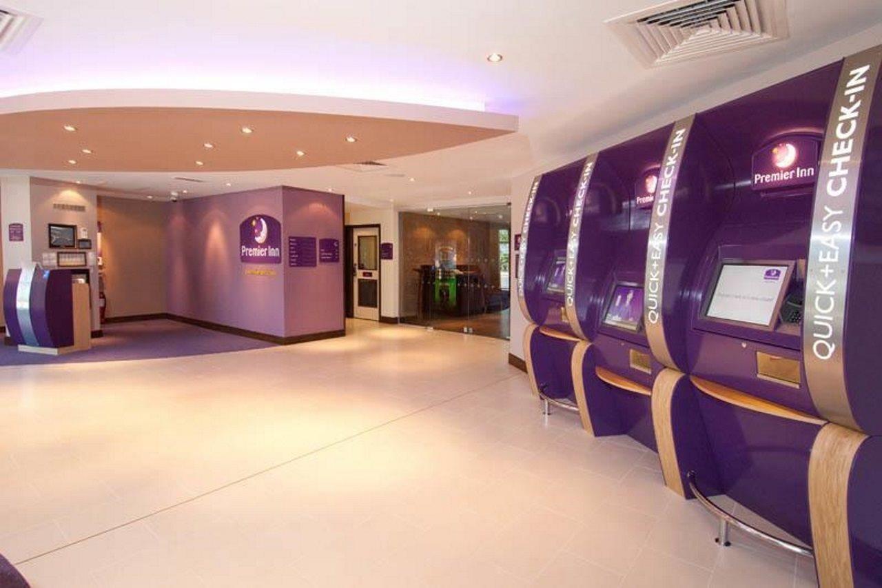 Premier Inn London Gatwick Airport - Manor Royal كرولي المظهر الخارجي الصورة