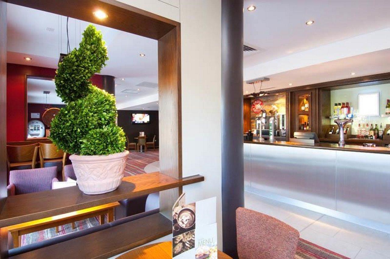 Premier Inn London Gatwick Airport - Manor Royal كرولي المظهر الخارجي الصورة