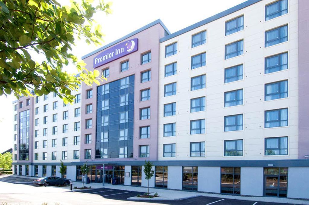 Premier Inn London Gatwick Airport - Manor Royal كرولي المظهر الخارجي الصورة