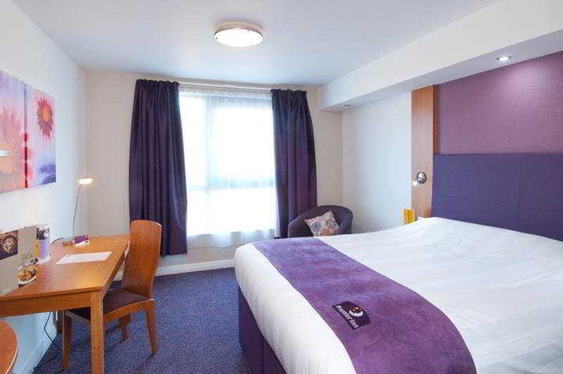 Premier Inn London Gatwick Airport - Manor Royal كرولي المظهر الخارجي الصورة