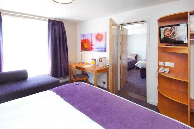 Premier Inn London Gatwick Airport - Manor Royal كرولي المظهر الخارجي الصورة
